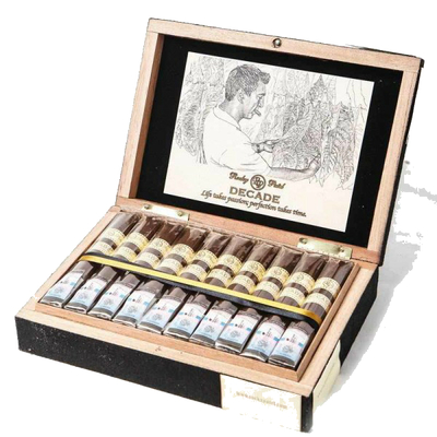 Подарочный набор сигар Rocky Patel Decade Vintage Anniversary The Emperor вид 1